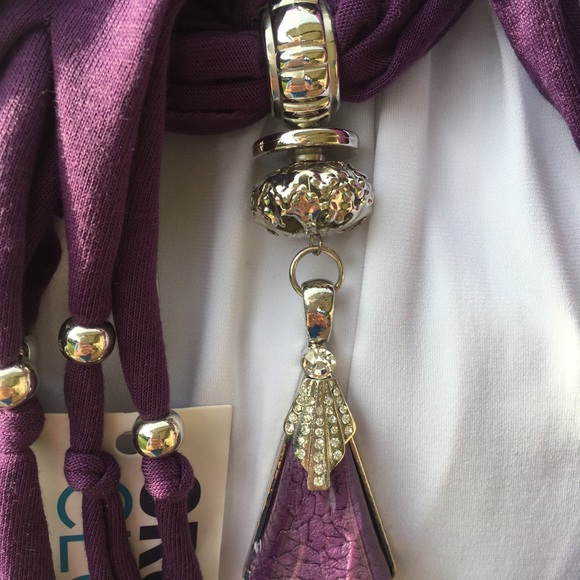 Women’s Knit Scarf NWT - Picture 2 of 5